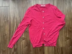 赤 カーディガン