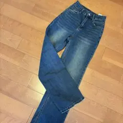 形が綺麗なデニム