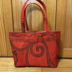 341 帯リメイクバッグ　赤い渦巻き模様のトートバッグ