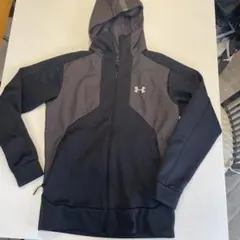 値下げしました。Under Armour フード付きジャケット SM