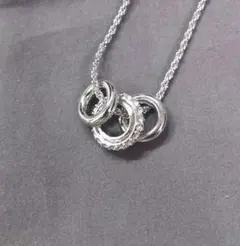 スワロフスキー社製クリスタル使用♪三連リングネックレス