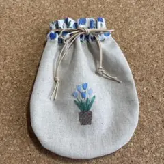 チューリップ　リボン刺繍入　巾着ポーチ　ハンドメイド