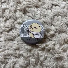 ちいかわ ラッコのくら寿司とのコラボの缶バッジ