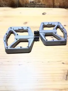 希少 オールドBMX Wellgo フラットペダル ホワイト 左右セット - メルカリ