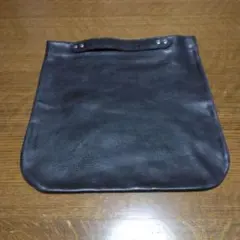 黒いレザークラッチバッグ