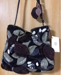 ジャマンピュエッシュ ミツバチ ビーズ刺繍 ビロードバッグ - メルカリ