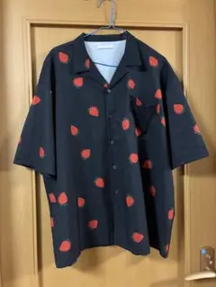 SPINNS いちご柄 半袖シャツ　黒　総柄