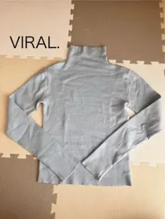 VIRAL. ライトブルー タートルネックセーター クールリブ