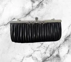 【美品】axes femme サテン プリーツ クラッチバッグ ブラック