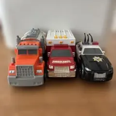 トラック 救急車 パトカー 男の子 働く車 サウンド 光る 3台セット