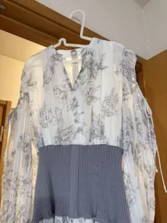 スナイデル　snidel ウエストリブフレアスリーブプリーツワンピース