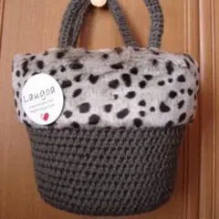 laugoa ダルメシアン柄ファー缶バッヂ付きトートバッグ　かごバッグ　ラウゴア
