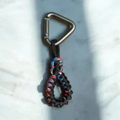 キーホルダー チャーム カラビナ　パラコード　ハンドメイド