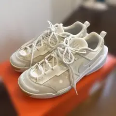 NIKE ゼガマドーム　スニーカー　ホワイト