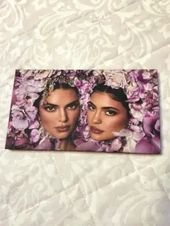 KENDALL BY KYLIE COSMETICS アイシャドウパレットのサムネイル