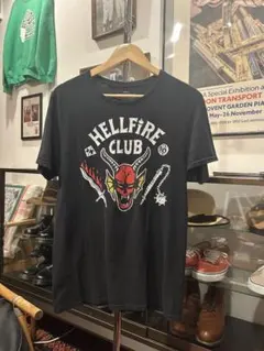 Stranger Things HELLFIRE CLUB Tシャツのサムネイル