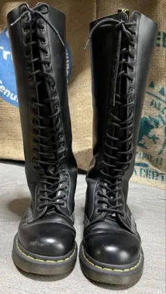希少！Dr. Martens 20ホール ロングブーツ ブラックUK6のサムネイル