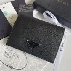 【現行★未使用】プラダ 二つ折り財布 サフィアーノ トライアングル 1MV204
