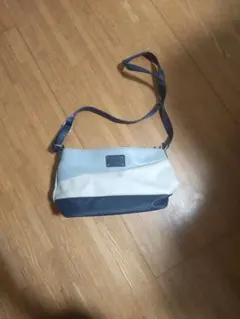 ホワイトネイビー ショルダーバッグ