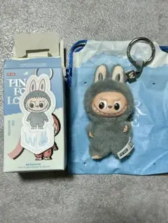 ② 『W』キーホルダー LABUBU PIN FOR LABUBU ラブブ