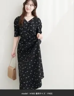 ナチュラルクチュール　Ｖネックギャザーワンピース　新品未使用　タグ付き