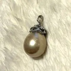 ホワイトパール風チャーム