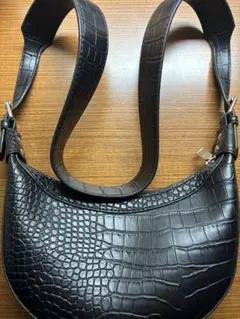 クロコダイル型風 ブラックボディバッグ