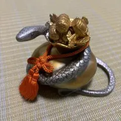 蛇の置物