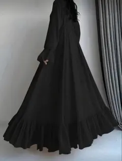 黒いロングワンピース フリル裾 リボン付き
