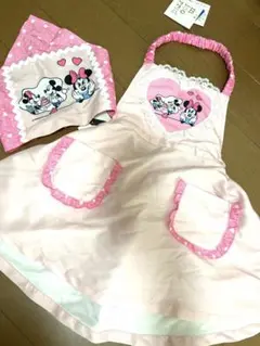 新品未使用サイズ90〜100ミニーちゃんエプロン＆帽子ミニーマウス　Disney