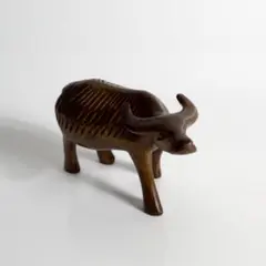 根付 臥牛 銘 安忠 牛 京都派 黄楊 木彫 骨董 Netsuke of Ox - メルカリ