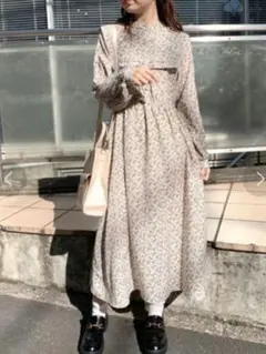 オリーブデオリーブ　レトロなケープカラー　ワンピース