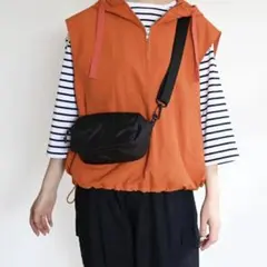 新品・未使用　▼deux C ヒップショルダーバッグのサムネイル