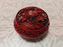 堆朱 香合 牡丹彫り 共箱入り 茶道具 - メルカリ