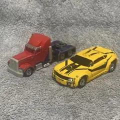 トランスフォーマー オプティマスプライム バンブルビー トミカ 2012