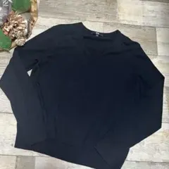 【美品】　UNIQLO 黒のVネック長袖ニット Mサイズ　綿