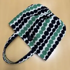 ハンドメイド　ふっくらトートバッグ タック入り　北欧風　黒緑