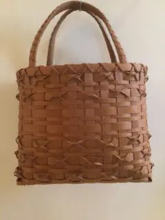 ブラウン かごバッグ 編み込みデザイン