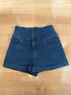 ハイウエストダークブルーショートパンツ