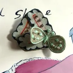 ✴︎ハンドメイド ミナペルホネン『ビスケットとちょうちょのブローチ e』✴︎