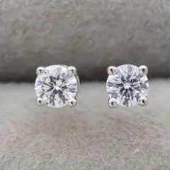 天然ダイヤモンド 0.6ct (0.3×0.3ct) Pt900 ピアス 鑑別書 - メルカリ