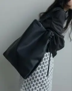 anukeアンヌークSoft Ecoleather Tote ネイビーのサムネイル
