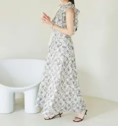 VIS 花柄シアーチェック袖フリルノースリーブ、同柄ロングスカート