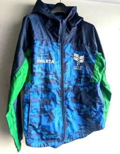サッカーキッズに！ATHLETAウインドブレーカー 140 ブルー迷彩