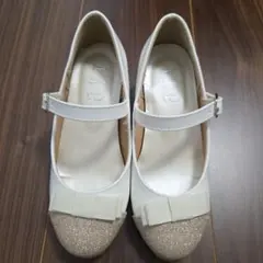 avv フォーマルシューズ　ホワイト　リボンつき19.0センチ