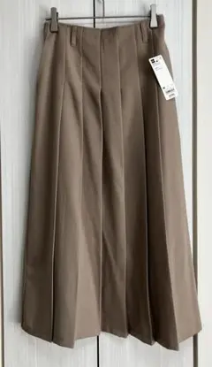 【新品未使用】GU ベージュ プリーツAラインミディスカート