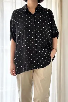 【全年代向け】UNIQLO ドット柄 半袖シャツ（XL）のサムネイル