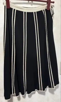フレアスカート 黒とアイボリーのストライプ
