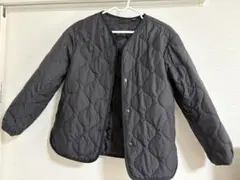 美品UNIQLOブラック キルティングジャケット 140cm