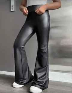ブラック フレアパンツ　レザー